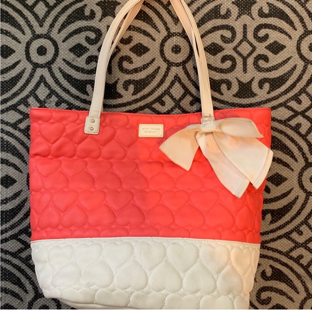 BEAUTIFUL Betsey Johnson shoulder bag